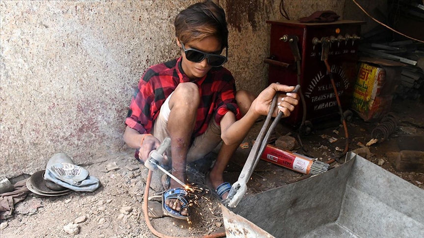 Žrtve prisilnog rada: Pakistanska djeca zaposlena na različitim poslovima