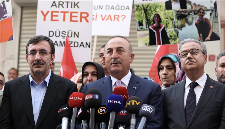 تشاووش أوغلو: لا فرق بين "بي كي كي" و "واي بي جي" الإرهابيين