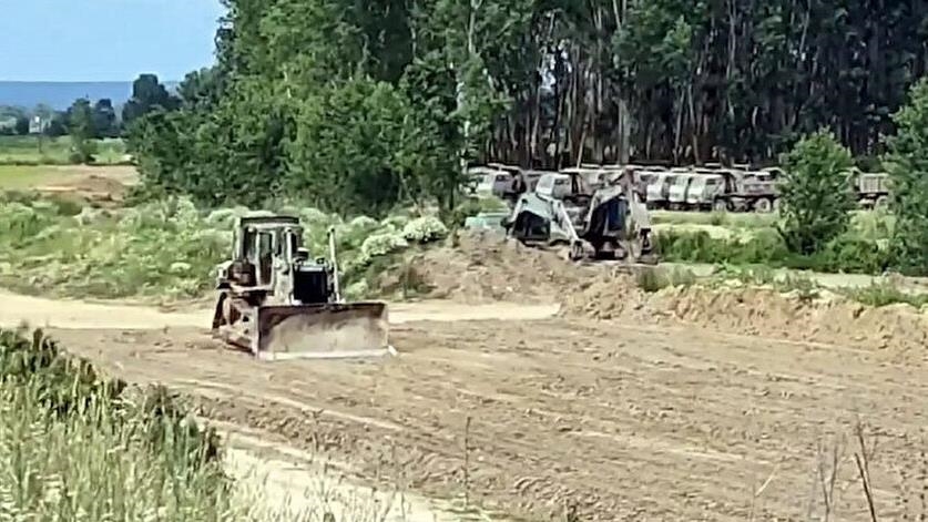 СМИ: Греция роет противотанковые рвы на границе с Турцией