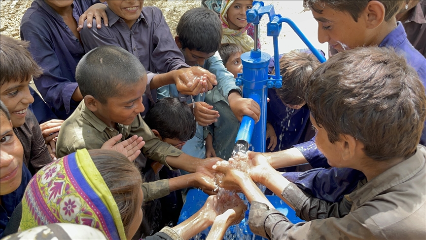 Pakistan'da Türk mezunların kurduğu STK 60 su kuyusu açtı