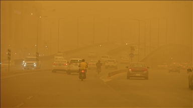 New sandstorm grounds flights in Iraqi capital