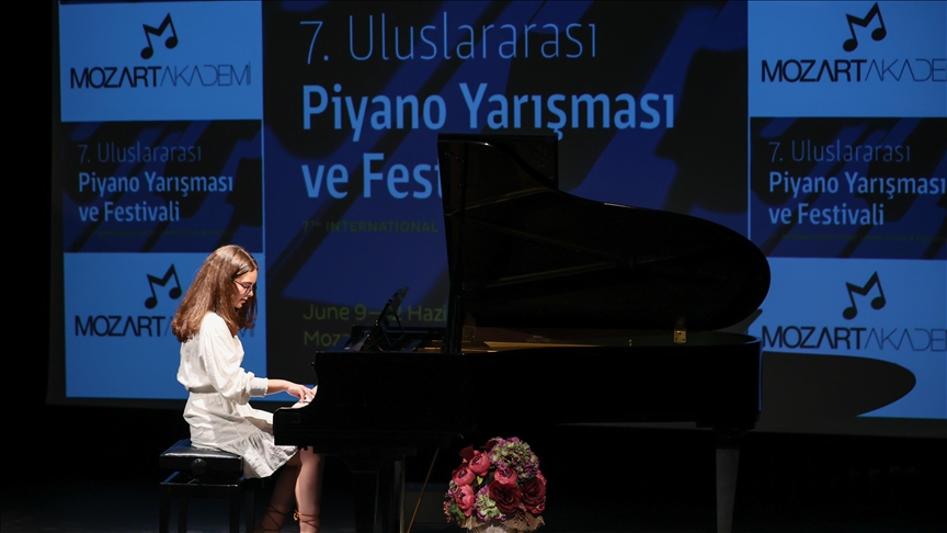 İzmir'de 7. Uluslararası Piyano Yarışması ve Festivali başladı