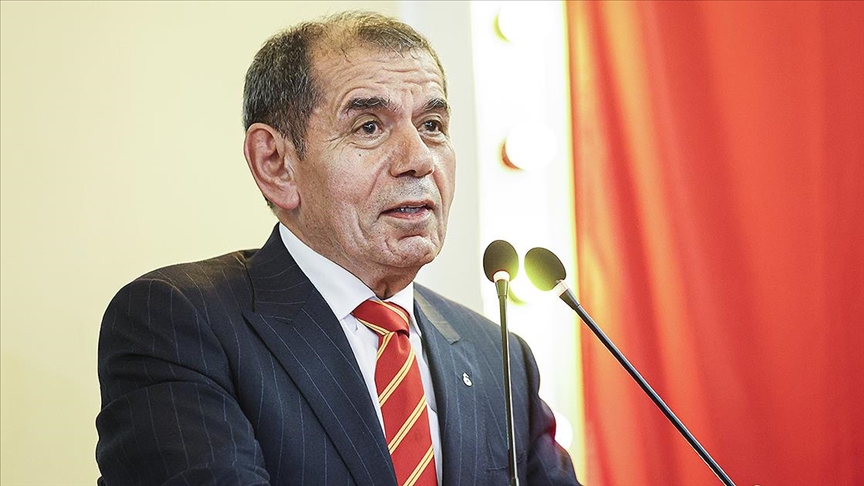 Galatasaray'da başkanlığa seçilen Dursun Özbek ve yönetimi mazbatalarını aldı