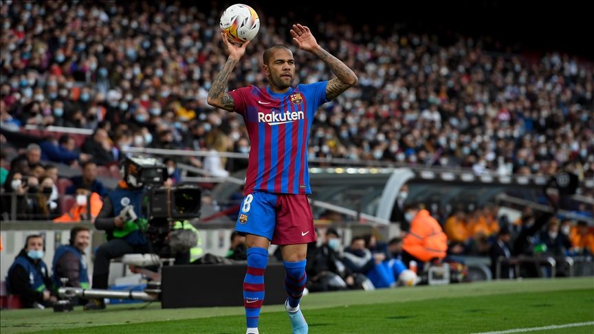 Dani Alves'e 4.5 yıl hapis cezası! Cinsel saldırıdan yargılanmıştı Brazilian right back Dani Alves to leave Barcelona for 2nd time