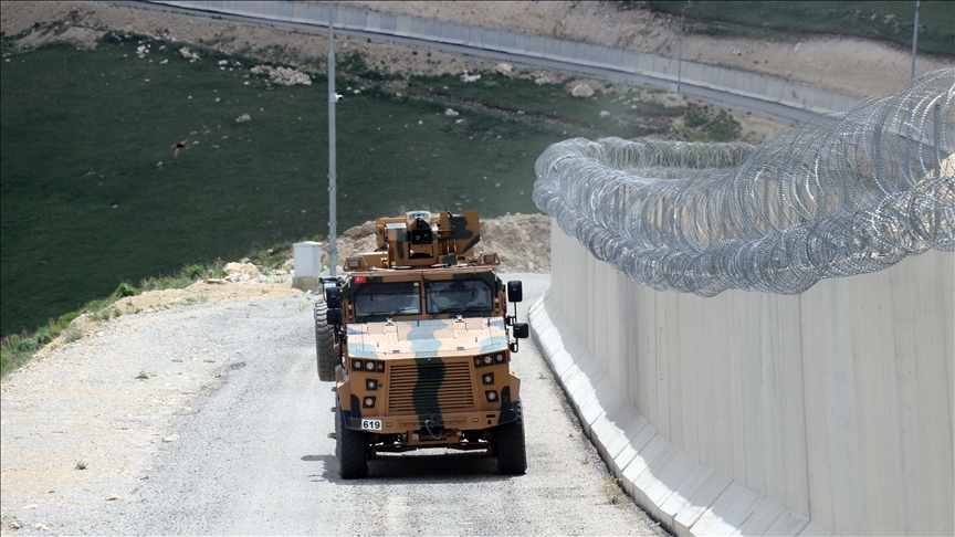 نظارت شبانه روزی بر نوار مرزی ترکیه با ایران با استفاده از تجهیزات ویژه