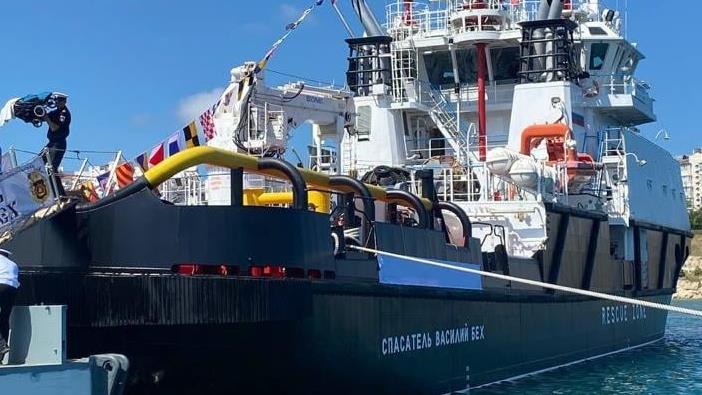 ВСУ поразили в Черном море российский буксир с боеприпасами