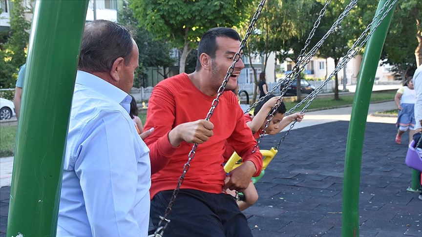 Evlat edindikleri engelli Uğur'a 27 yıldır şefkatle bakıyorlar