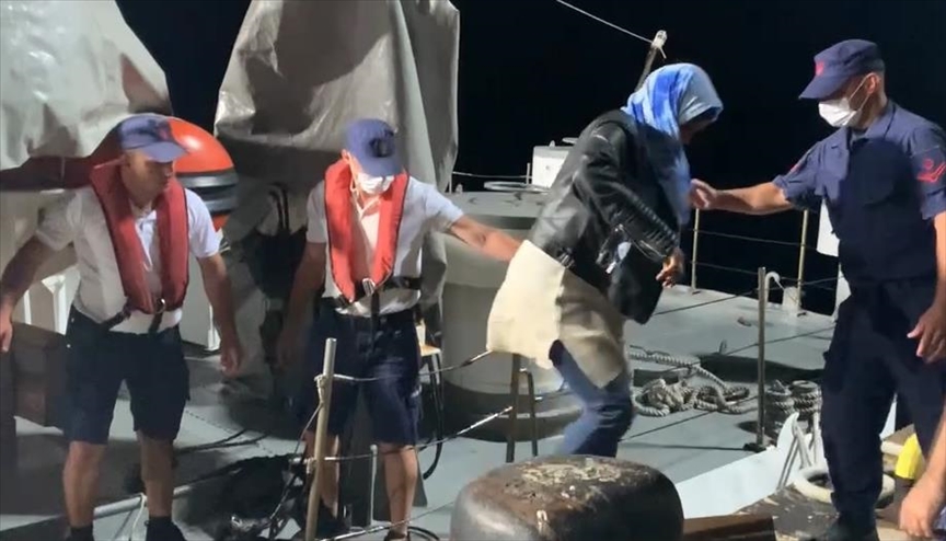 8 нелегальных мигранта спасены в районе Измира