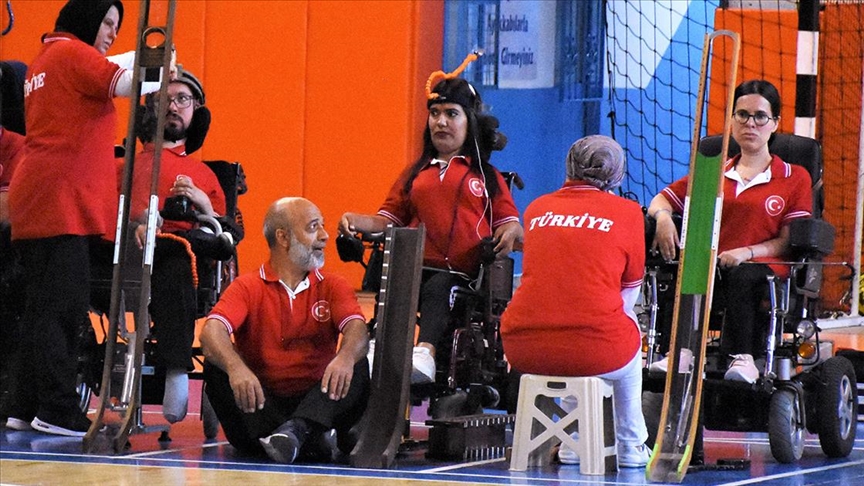 Boccia Milli Takım oyuncusu SMA hastası Havva'nın motivasyon koçu babası oldu