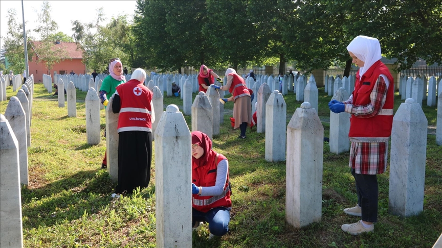 Memorijalni centar Srebrenica – Potočari: Organizovana akcija čišćenja šehidskih nišana