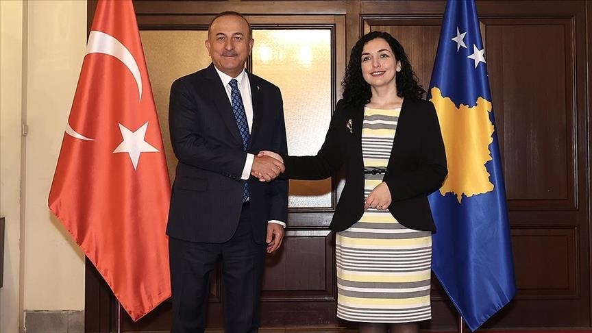 Kosovo: Le MAE turc Cavusoglu reçu par le président Osmani