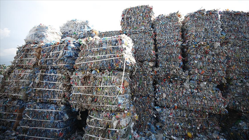Plastik atıklardan ürettikleri pet levha ve ham maddeleri 50 ülkeye ihraç ediyorlar