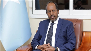 الرئيس الصومالي يغادر إلى الإمارات في أول زيارة خارجية