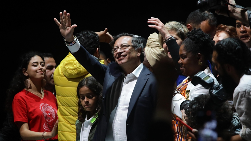 Outgoing Colombia president pledges 'transparent' transition to successor 