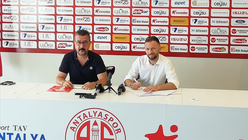 Antalyaspor, Hakan Özmert ile 1 yıllık yeni sözleşme imzaladı 