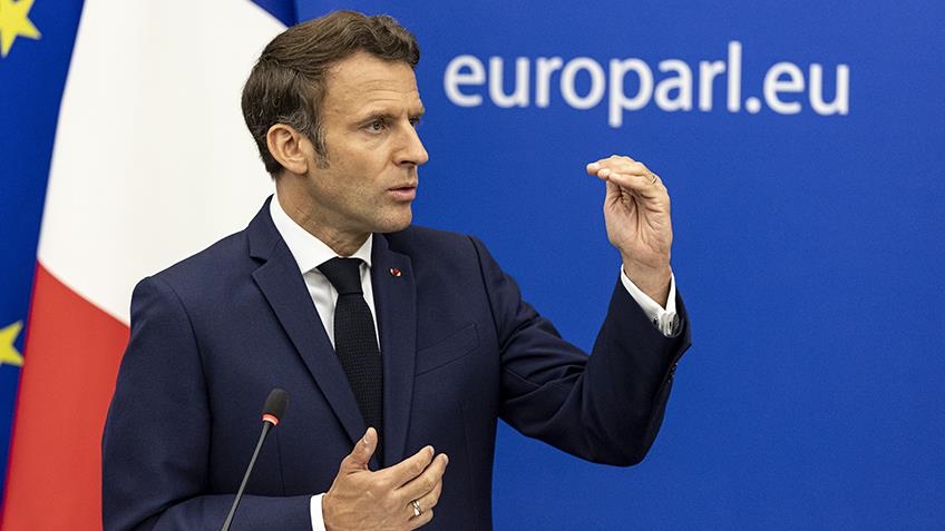 Macron rechaza dimisión de la primera ministra francesa como consecuencia de la derrota en las legislativas