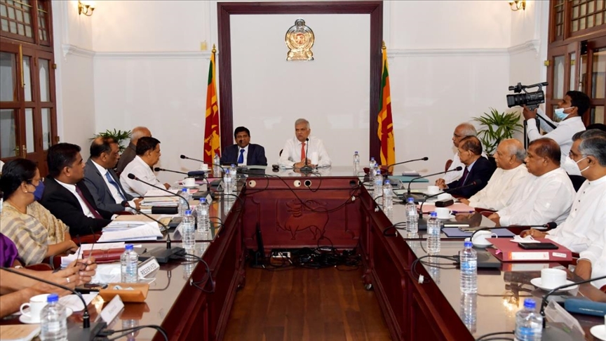 رئيس الوزراء السريلانكي يعلن انهيار اقتصاد بلاده 