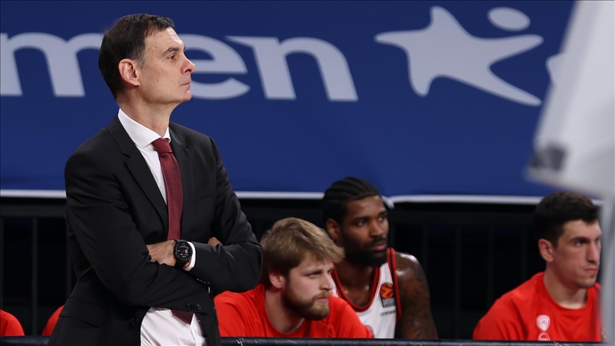 Olympiacos renews with head coach Bartzokas
