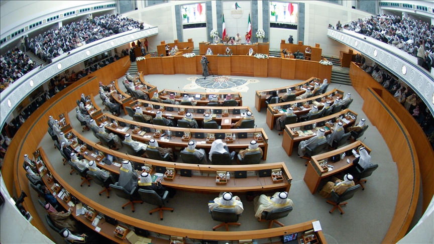Kuwait dissolves parliament, calls for early elections