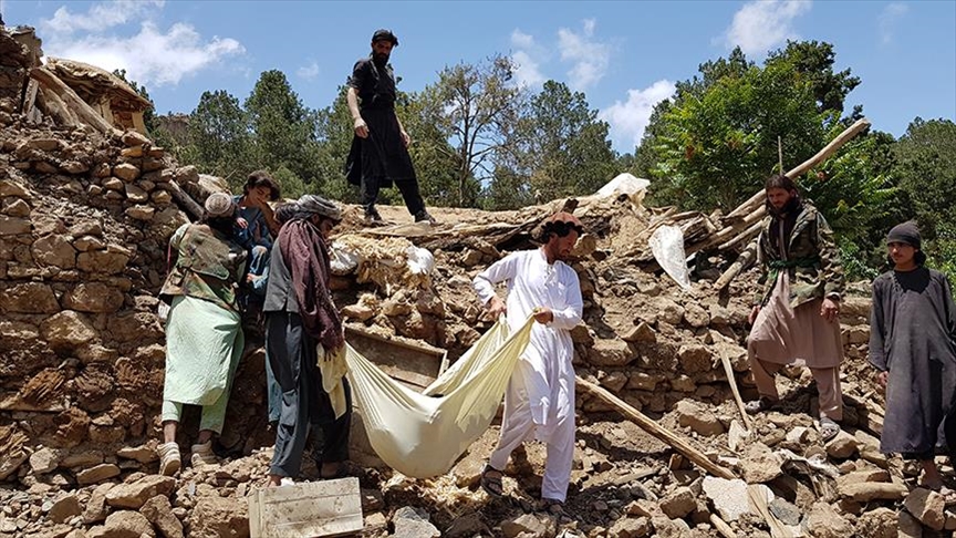 Son más de 1.000 muertos y 1.600 heridos los que deja el fuerte terremoto en Afganistán