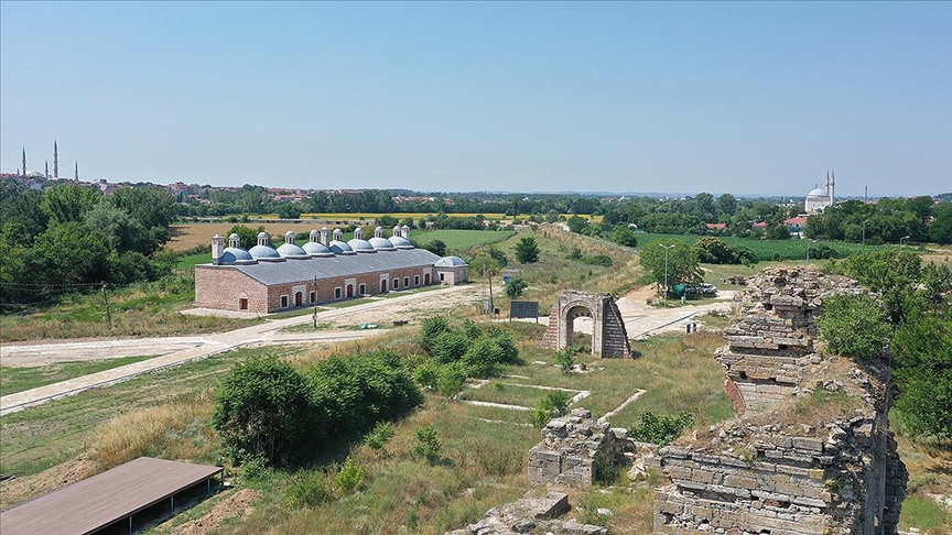 Edirne Sarayı'nın kalıntılarında kazı çalışmaları sürüyor
