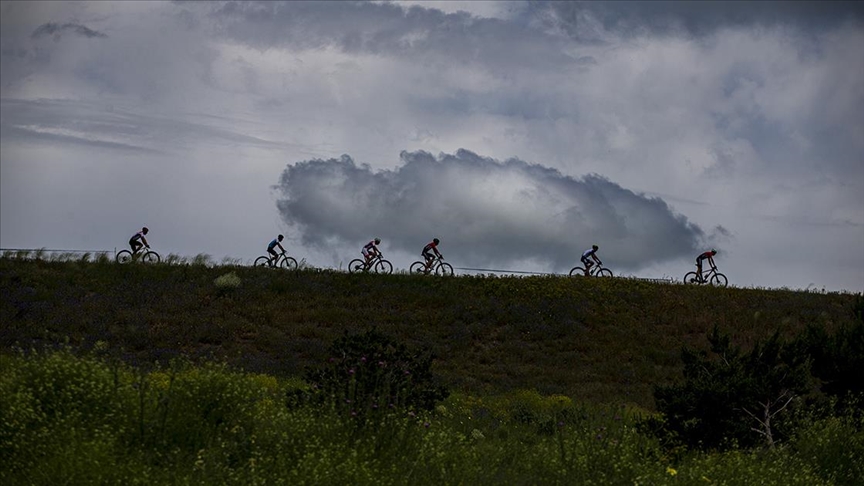 Dağ bisikleti sporcuları Erzurum'daki yarışlar öncesi ısınma sürüşü yaptı