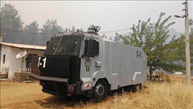Emniyet teşkilatından Muğla'daki orman yangınına TOMA desteği