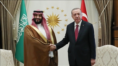 ولي العهد السعودي يبعث برقية شكر لأردوغان لدى مغادرته أنقرة