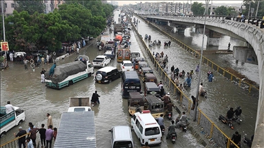 Pakistan'da şiddetli yağışın yol açtığı kazalarda 4 kişi öldü