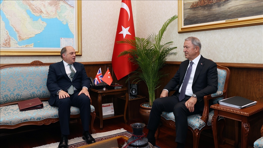 Ministri odbrane Turkiye i Velike Britanije razgovarali o saradnji u odbrambenoj industriji