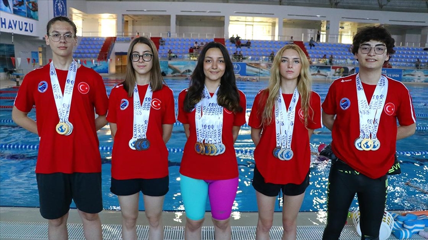 Tekirdağlı milli yüzücüler Sırbistan'dan 22 madalyayla döndü