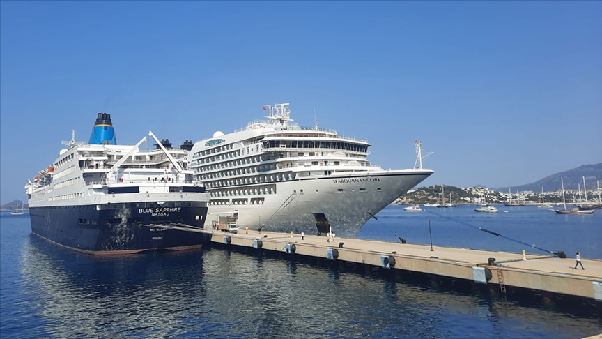 Bahama bandıralı kruvaziyer Seabourn Encore, Bodrum'a yanaştırıldı