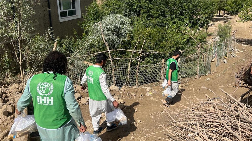İHH'dan depremden etkilenen Afganistan'a sıcak yemek, battaniye ve çadır yardımı