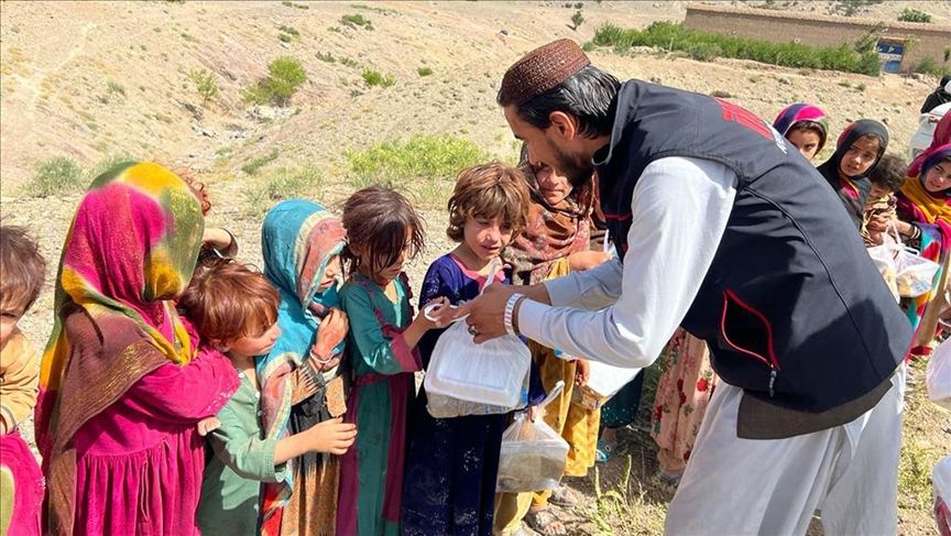 ترکیه میان زلزله‌زدگان افغانستان کمک‌های بشردوستانه توزیع کرد