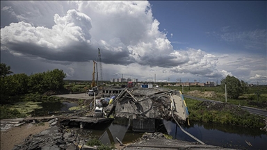 Урнатините од мостот во Ирпин, кој беше миниран за да се спречат Русите, ќе бидат зачувани како симбол на војната
