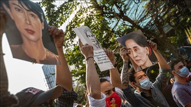Myanmar'da devrik lider Suu Çii tutulduğu gizli yerden hapishaneye taşındı