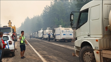 Marmaris'teki orman yangınını söndürme çalışmalarına polisten 312 personel ve 21 TOMA ile destek