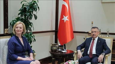 نائب الرئيس التركي يلتقي وزيرة خارجية بريطانيا