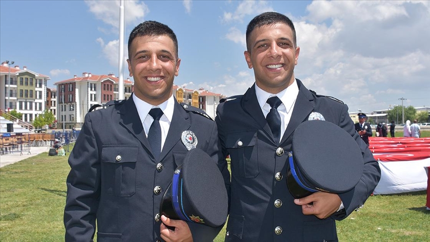 Tek yumurta ikizi, Polis Meslek Eğitim Merkezi'nden birlikte mezun oldu
