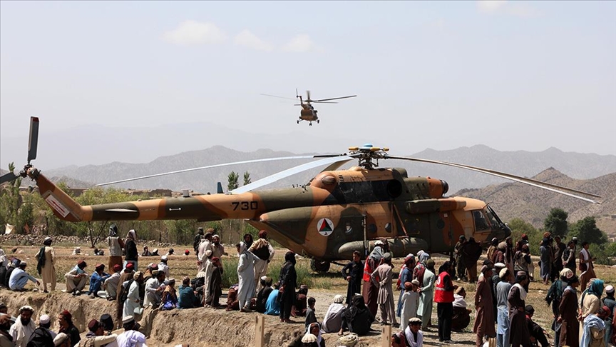 Afganistan'ın deprem bölgelerine ilk insani yardımlar ulaştırılmaya başlandı