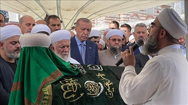 Serokomar Erdogan nimêja înê li Mizgefta Fatîhê kir
