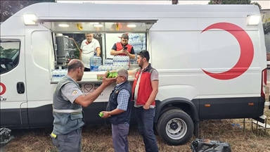 Turkish Red Crescent assisting firefighters battling Marmaris wildfire