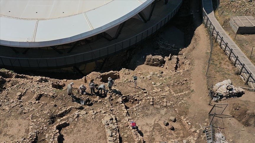 Li 'destpêka dîrokê' seba keşfên nû xebatan dest pê kir