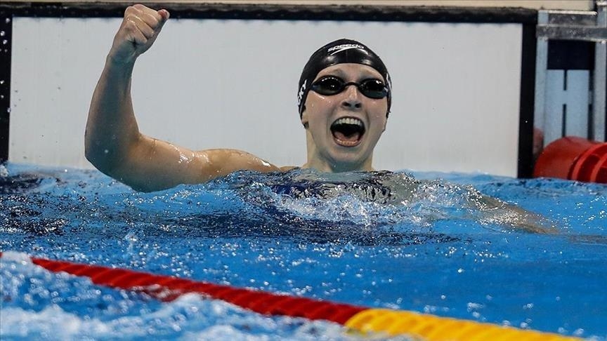 Amerikania Katie Ledecky bëhet notarja e parë që fiton 5 tituj të botës radhazi në të njëjtën garë