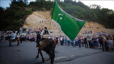 Bosna Hersek'teki Ayvaz Dede Şenlikleri'nde yer alacak atlılar geçit törenine katıldı