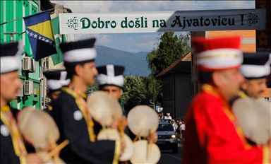 "512. dani Ajvatovice": Građani aplauzom ispratili defile konjanika i orkestar "Mehter" kroz Donji Vakuf