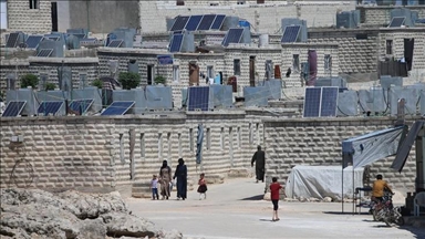 انتقال آوارگان سوری‌ در ادلب به خانه‌های ساخته شده توسط ترکیه