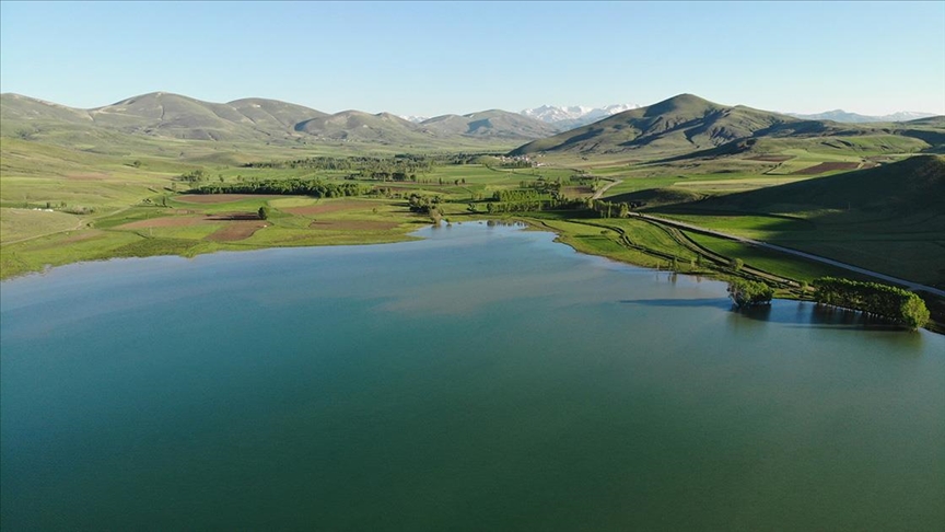 Bayburt'taki Demirözü Barajı kar ve yağmur sularıyla tam doluluğa ulaştı