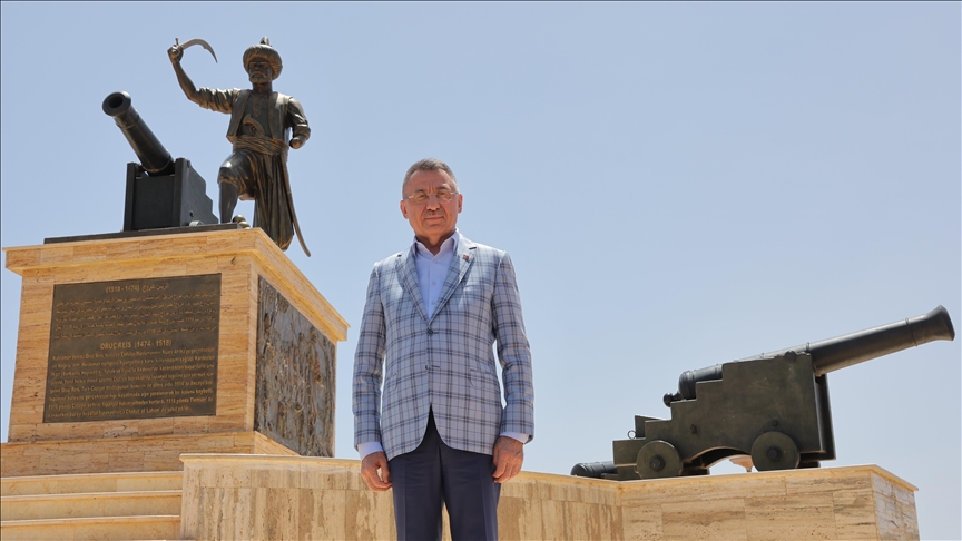 Cumhurbaşkanı Yardımcısı Oktay, Bey Sarayı ve Oruç Reis Anıtı'nı ziyaret etti
