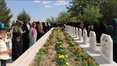Diyarbakır'da terör örgütü PKK'nın 'Susa Katliamı'nda hayatını kaybedenler anıldı